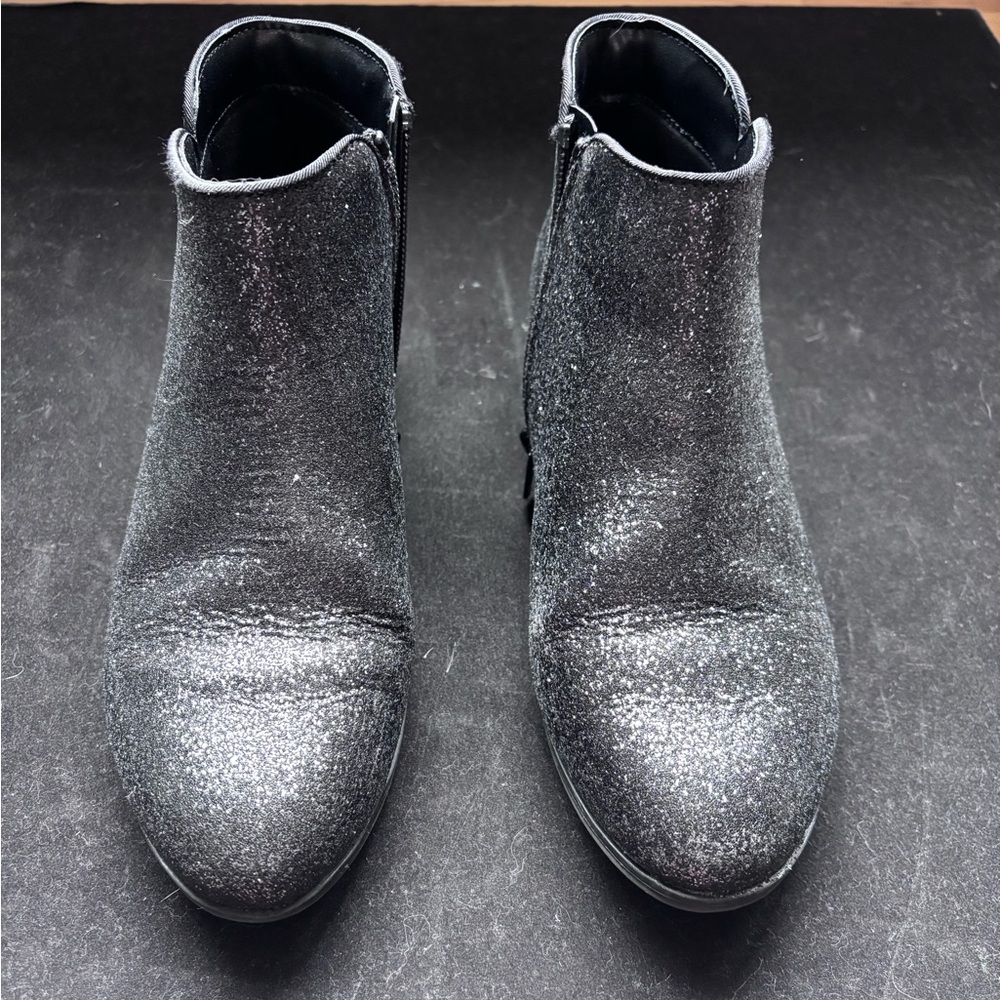 Cat and Jack Black Sparkly Boots Kids size 5.